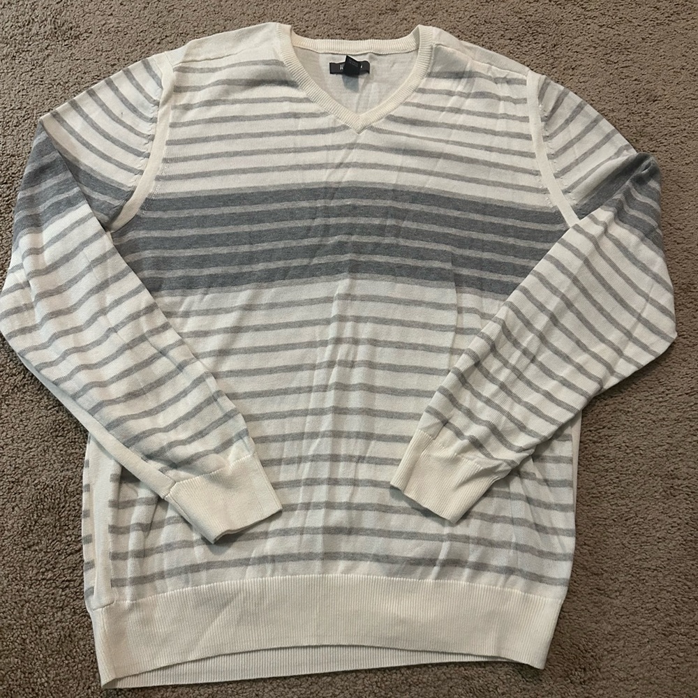 New✅ Kenneth Cole Reaction men’s v-neck sweater ☑️🤍